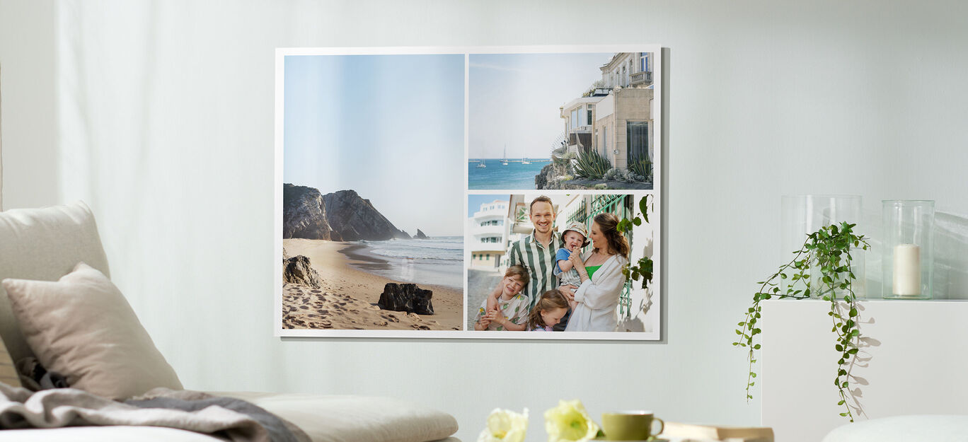 Ein stilvolles Wandbild mit vier Fotos: ein Strand, eine Küstenstadt, eine Familie im Urlaub und die Kinder im Garten, alle strahlen Freude aus.